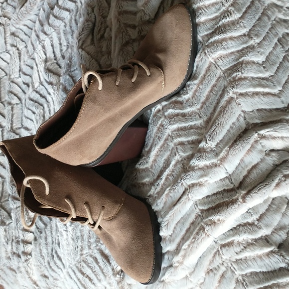 Steve Madden suede taupe booties size 6.5 - Picture 5 of 5